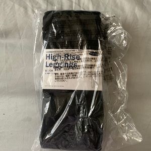 Bran new black old navy high rise leggings